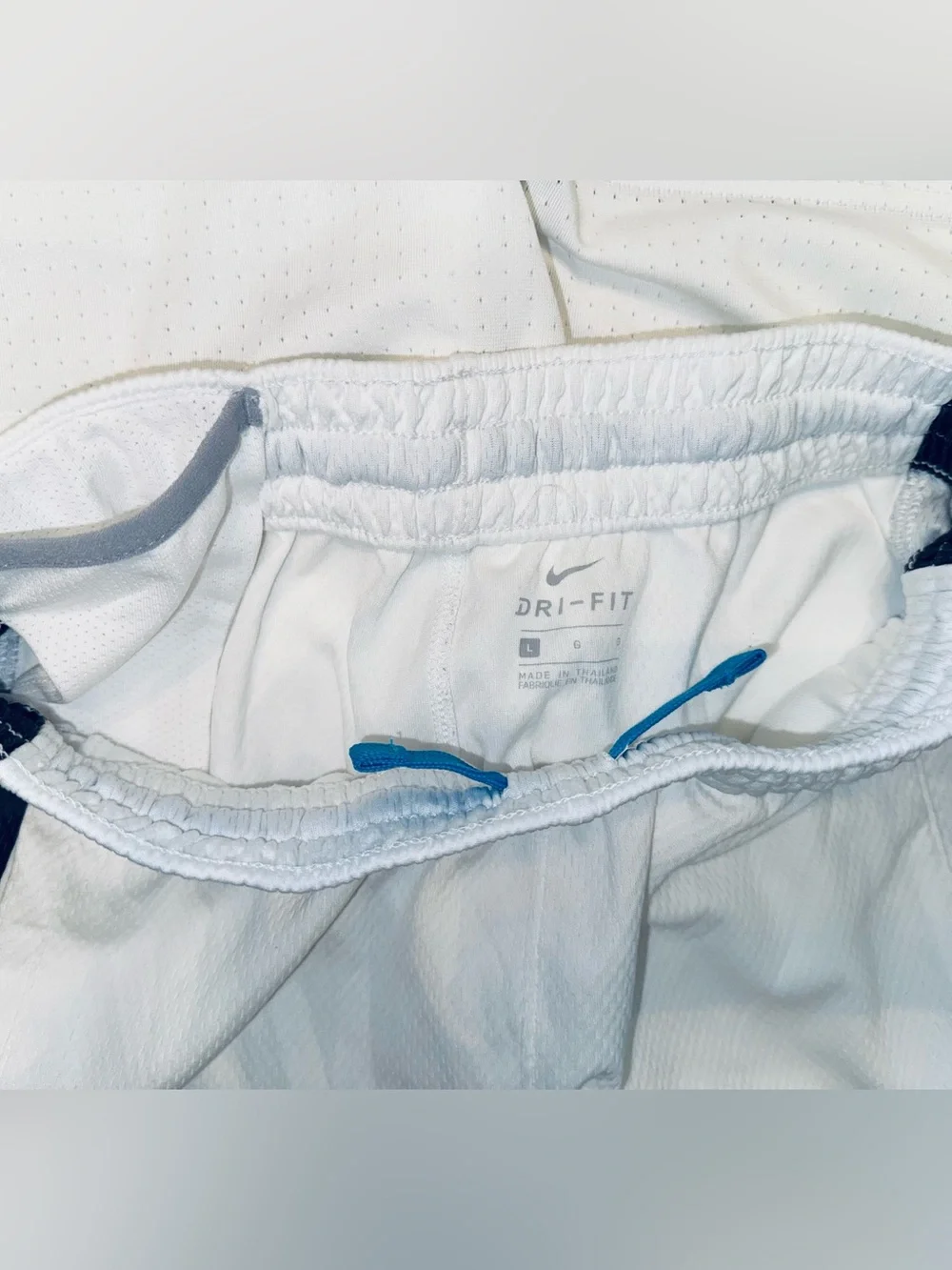 Nike Dri-FIT Boys White Athletic Basketball Shorts Blue Trim Size Large